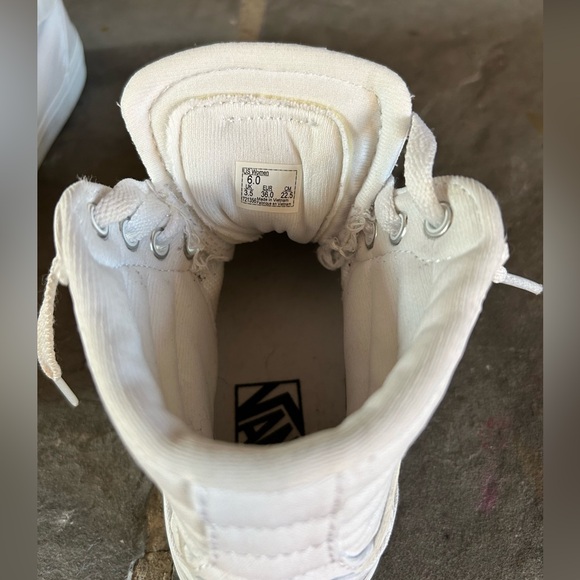 Vans High Tops Sk8-Hi Style - Womens size 6 / Boys size 4.5 - Picture 6 of 7